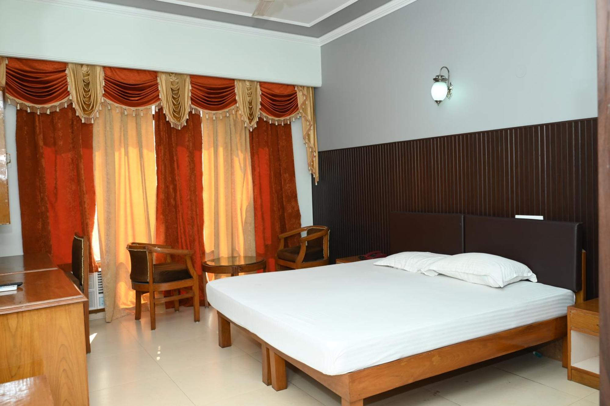 Hotel Surya Plaza Kotdwara Экстерьер фото